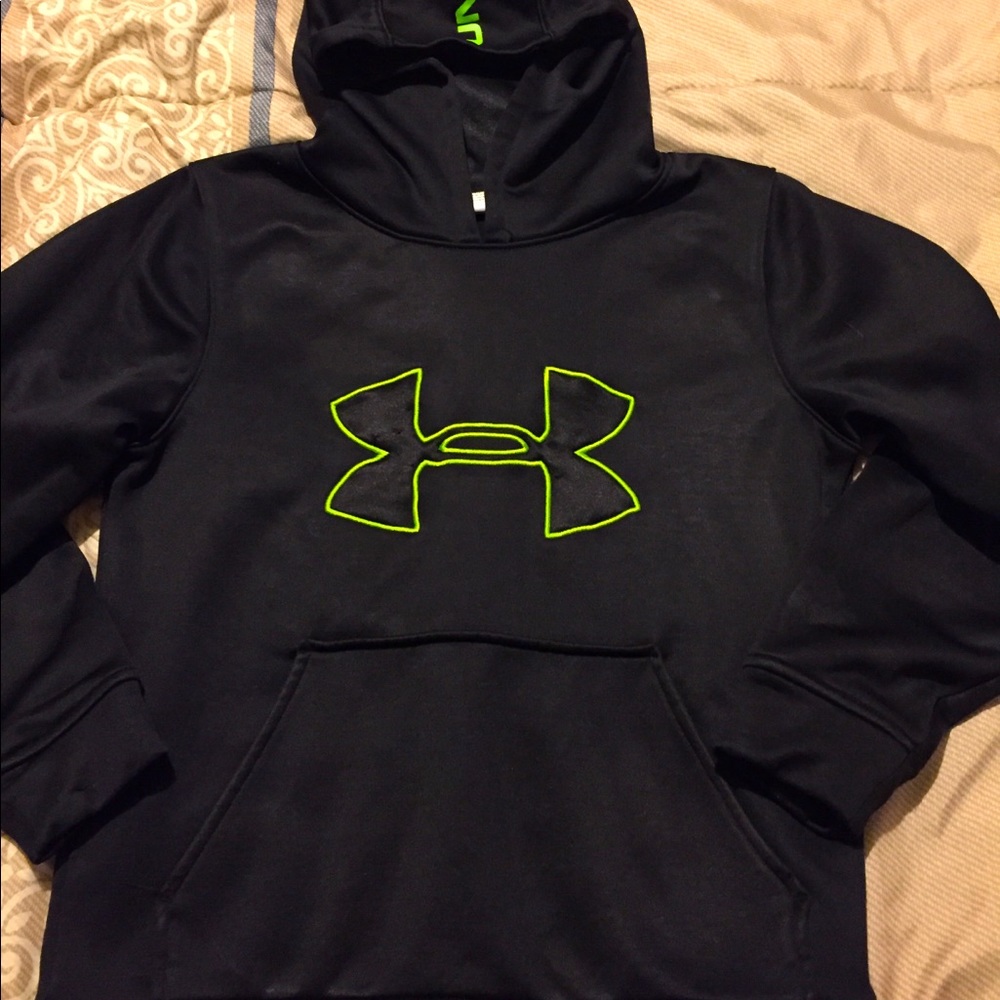 Boys  small Under Armour back and green hoodie